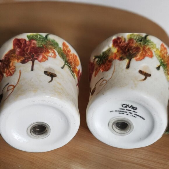 Acorns n Fall Leaves Salt & Pepper Shakers - Ceramic - Hand Painted Earthenware - Picture 4 of 5